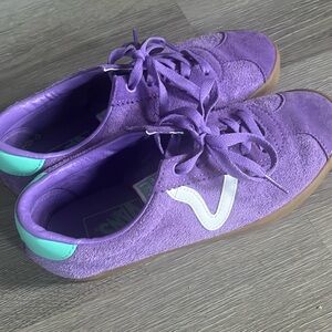 Woman’s 8.5 Vans